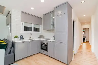 Una cocina o zona de cocina en Superb Apartment near Madrid Rio by Batuecas