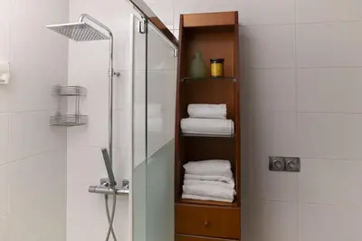 Un baño de Cozy studio overlooking Pedro Zerolo Square