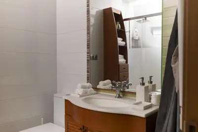 Un baño de Cozy studio overlooking Pedro Zerolo Square
