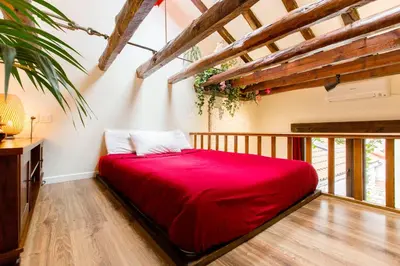 Cama o camas de una habitación en Sunny n quiet Penthouse in the center.Ático centro