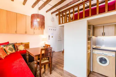 Una cocina o zona de cocina en Sunny n quiet Penthouse in the center.Ático centro
