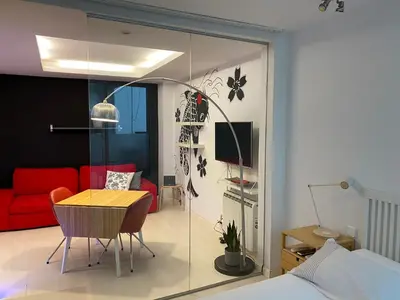 Una televisión o centro de entretenimiento en CAMILA, en CHUECA