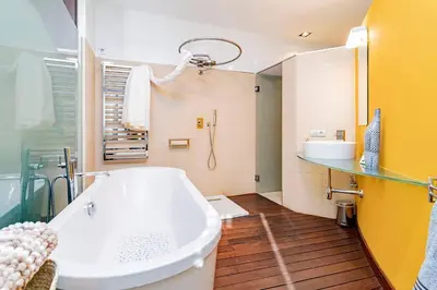 Un baño de Luxury Apartment in La Latina by Batuecas