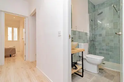 Un baño de Espléndido y Radiante Apto en Malasaña By Batuecas