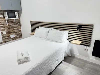 Cama o camas de una habitación en Apartamentos Day Madrid MALASAÑA I