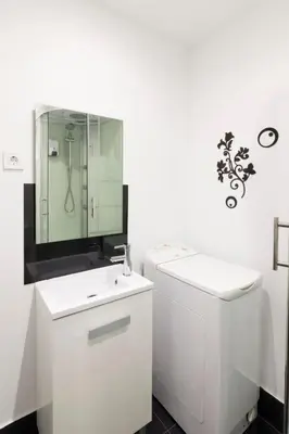 Un baño de Apartamentos Day Madrid CALLAO I