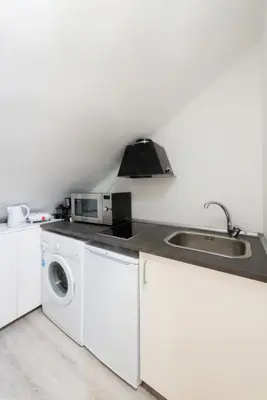 Una cocina o zona de cocina en Apartamentos Day Madrid MALASAÑA II