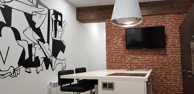 Una televisión o centro de entretenimiento en PICASSO CALLAO WiFi FREE - TEMPORADA RENTAL Workers & Stud