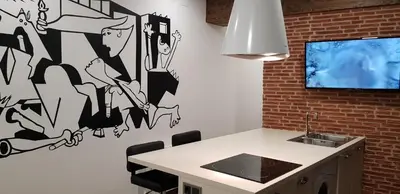 Una televisión o centro de entretenimiento en PICASSO CALLAO WiFi FREE - TEMPORADA RENTAL Workers & Stud