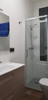 Un baño de PICASSO CALLAO WiFi FREE - TEMPORADA RENTAL Workers & Stud