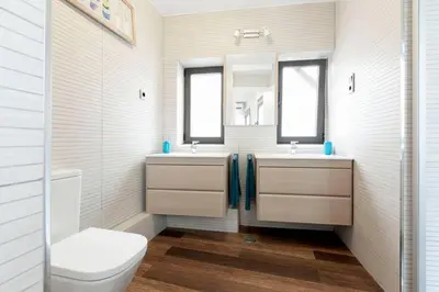 Un baño de Pop Girl CALLAO 5 WIFI FREE Temporada RENTAL Workers y Est