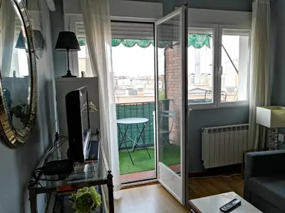 Una televisión o centro de entretenimiento en Piso Madrid Pacifico M-30