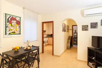 Una televisión o centro de entretenimiento en Boutique Apartments in the Heart of Madrid
