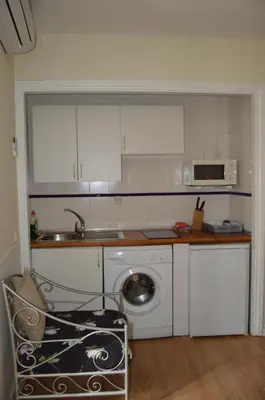 Una cocina o zona de cocina en Estudio Puerta del Sol Esparteros