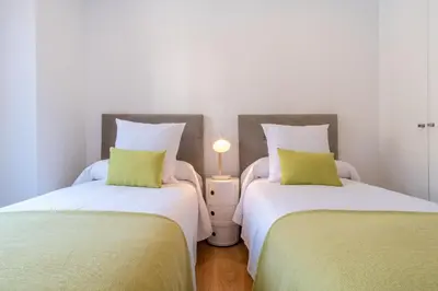Cama o camas de una habitación en Modern 2-Bed Apartment in Central Madrid