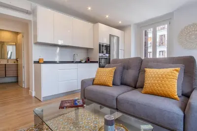 Una cocina o zona de cocina en Modern 2-Bed Apartment in Central Madrid