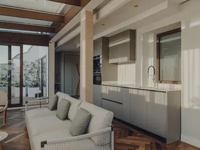 Una cocina o zona de cocina en Madrid 1915 Private Suites