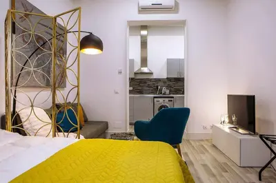 Cama o camas de una habitación en Calle Huertas Corazón by RegalateMadrid