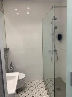 Un baño de LOFTS Puerta del SOL