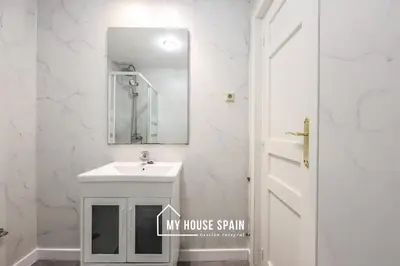 Un baño de MyHouseSpain - Great apartment 6 PAX MADRID CITY CENTER