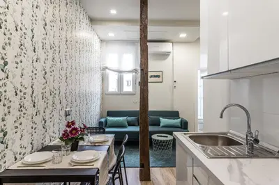 Una cocina o zona de cocina en Waou Malasaña III - Alquiler Corta Duración
