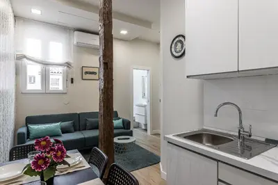 Una cocina o zona de cocina en Waou Malasaña III - Alquiler Corta Duración
