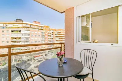 Un balcón o terraza de Encantador Apartamento Paseo de la Habana by Batuecas