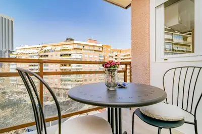 Un balcón o terraza de Encantador Apartamento Paseo de la Habana by Batuecas