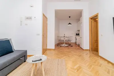 Zona de estar de Bello Apartamento en Centro de Madrid, C/Infantas 1-3 by Batuecas