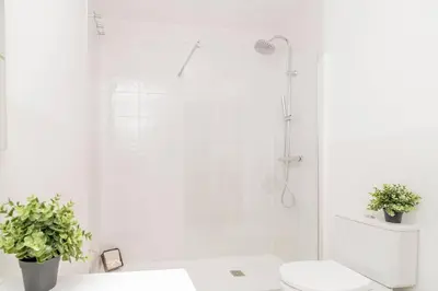 Un baño de Bello Apartamento en Centro de Madrid, C/Infantas 1-3 by Batuecas