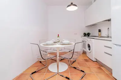 Una cocina o zona de cocina en Bello Apartamento en Centro de Madrid, C/Infantas 1-3 by Batuecas