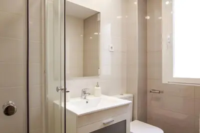 Un baño de Sensacional Apartamento Junto a Palacio Real by Batuecas