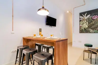 Una televisión o centro de entretenimiento en Exclusivo Apartamento en Chamberí Fernando El Católico by Batuecas