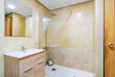 Un baño de Maravilloso Apartamento Plaza Pedro Zerolo - Gran Vía, by Batuecas