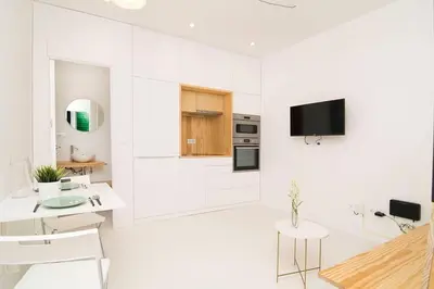 Una cocina o zona de cocina en Loft de Diseño en Pleno Centro de Madrid, Calle Torrecilla del Leal, by Batuecas