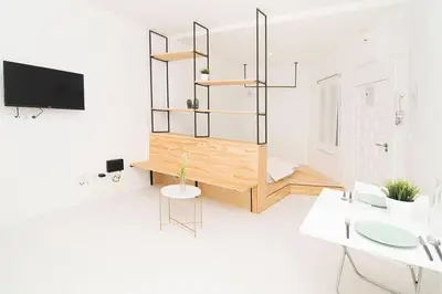 Una televisión o centro de entretenimiento en Loft de Diseño en Pleno Centro de Madrid, Calle Torrecilla del Leal, by Batuecas