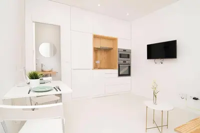 Una televisión o centro de entretenimiento en Loft de Diseño en Pleno Centro de Madrid, Calle Torrecilla del Leal, by Batuecas