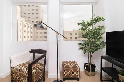 Una televisión o centro de entretenimiento en Deslumbrante Apartamento en Plaza España, by Batuecas