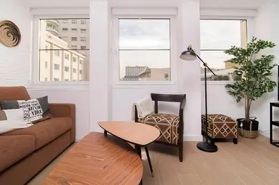 Zona de estar de Deslumbrante Apartamento en Plaza España, by Batuecas