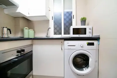 Una cocina o zona de cocina en Estupendo Apartamento junto a Estación de Atocha by Batuecas