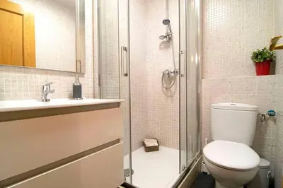 Un baño de Estupendo Apartamento junto a Estación de Atocha by Batuecas
