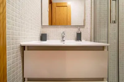 Un baño de Estupendo Apartamento junto a Estación de Atocha by Batuecas