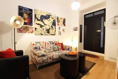 Zona de estar de Céntrico Apartamento Estilo Pop-Art by Batuecas