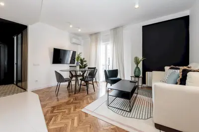 Una televisión o centro de entretenimiento en Modern Stylish - 1BD 1BTH - Opera