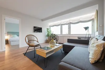Una televisión o centro de entretenimiento en Sophisticated refurbished-1BD 1BTH-Colon Centre