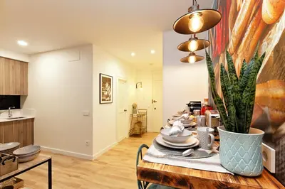 Una televisión o centro de entretenimiento en Executive Refurbished - 1BD 1BTH - Colon Centre