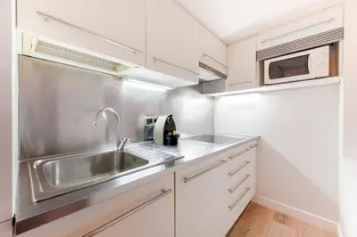 Una cocina o zona de cocina en Cozy and Comfortable-1bed 1bath- City center