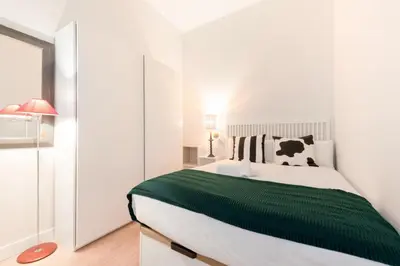 Cama o camas de una habitación en Cozy and Comfortable-1bed 1bath- City center