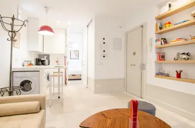 Una cocina o zona de cocina en Cute brand-new 1BD apartment - Malasaña R