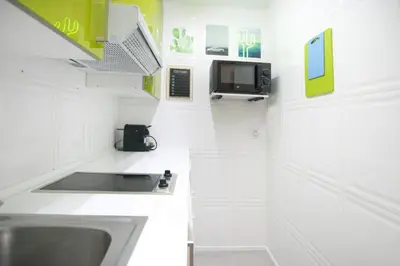 Una cocina o zona de cocina en Cozy Bright apt. Malasaña - Madrid City Centre